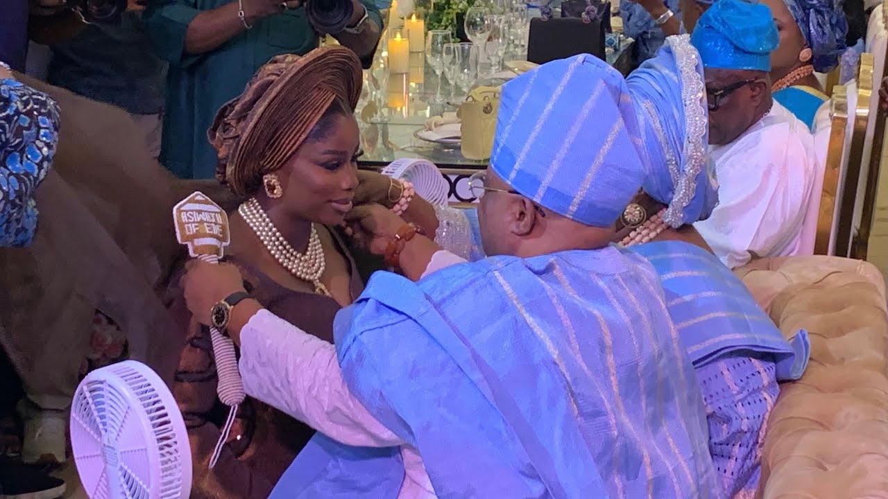 Момент встречи невесты с губернатором Адемолой Аделеке! Его радость от встречи с женой сына вас п...