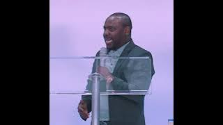 Apostle Mohlala Singing - Phaya Ezinkwenkwezini