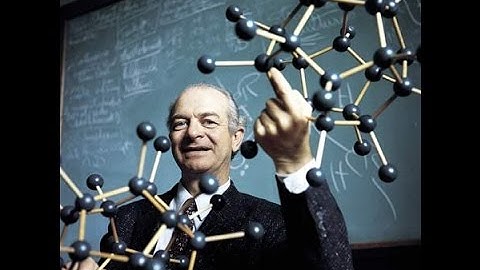 Linus Pauling lecturing at UCLA 5/13/1968