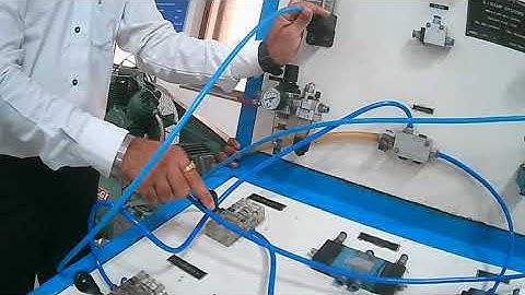 Pneumatic circuit for AND gate