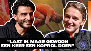 Touzani x OranjeLeeuwinnen: Vivianne Miedema  | ''Laat ik maar gewoon een keer een koprol doen''