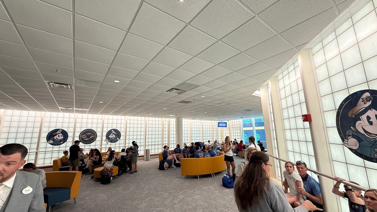 Disney Cruise Terminal 8, Concierge lounge at Port Canaveral