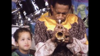 Eagle Eye Cherry, 5, yawns over dad Don mid-show