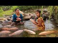 Amazing mother with daughter catch many red fish in river- Roasted fish eat with black currant sauce