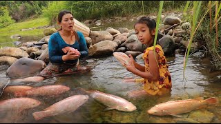 Amazing mother with daughter catch many red fish in river- Roasted fish eat with black currant sauce