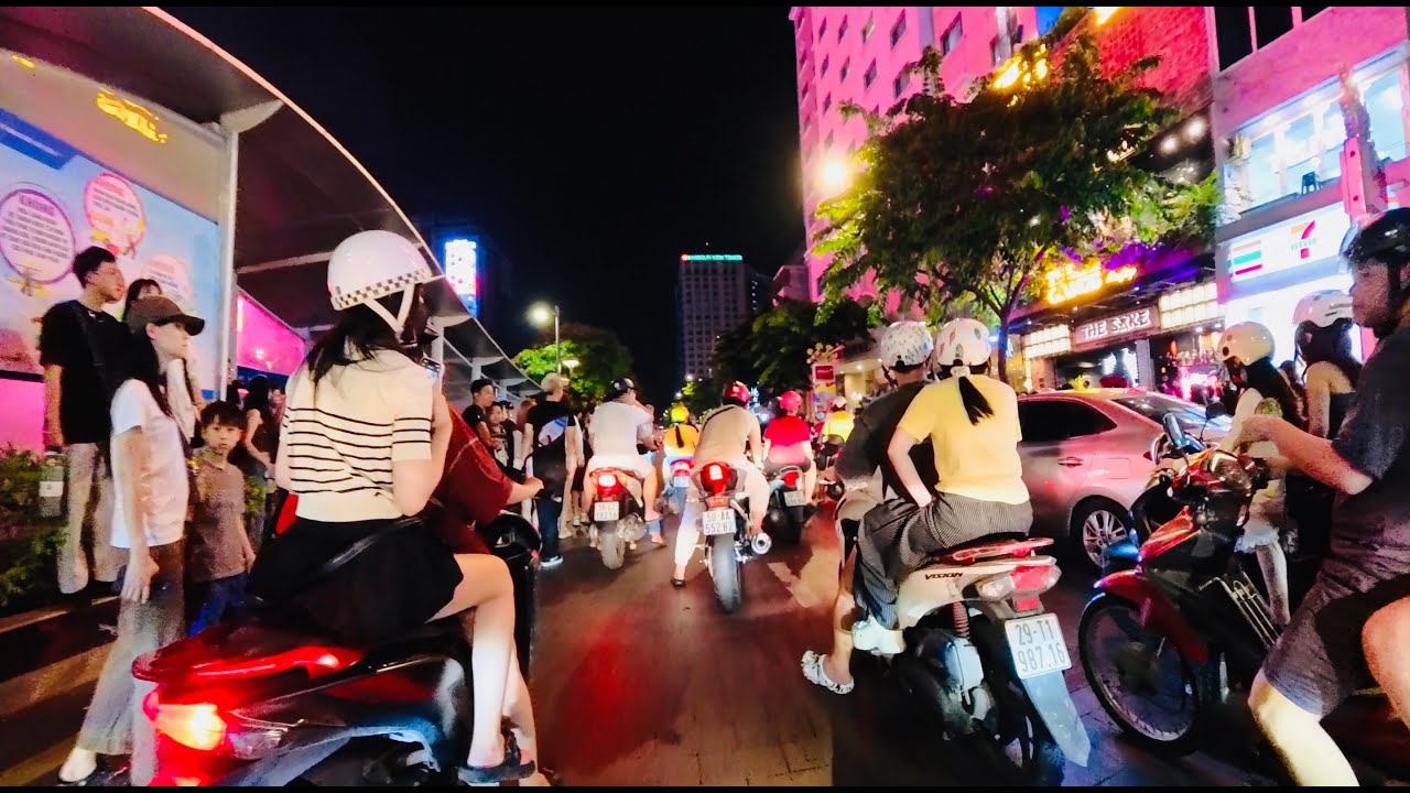Saigon Vietnam HCMC City Night Ride Drive Phu Nhuan to Nguyen Hue Street Insta360 X5 4K