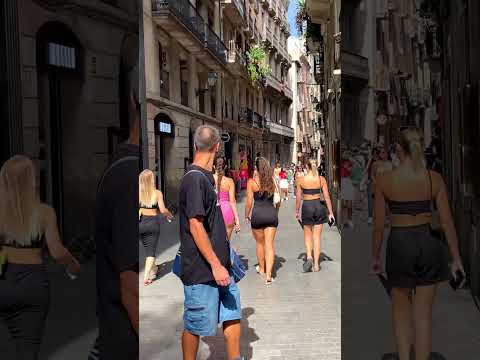 Barcelona 🇪🇸☀️ Hot Day Walk 💃🏻👀 #shorts
