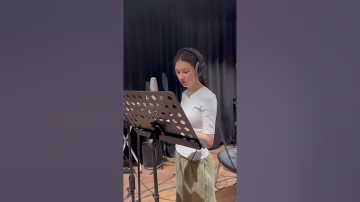 Ночь. Студия в Новосибирске. Мы записываем саундтрек к фильму «Август» – песню «Чёрная луна»