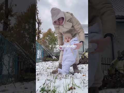 первый снег малыша