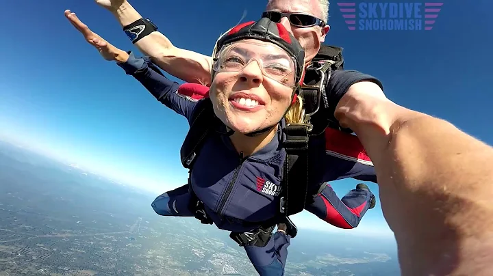 Candice Lucas's Tandem skydive!