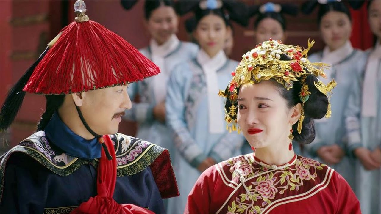 Только когда она появилась рядом с императрицей, горничная с облегчением вышла замуж.