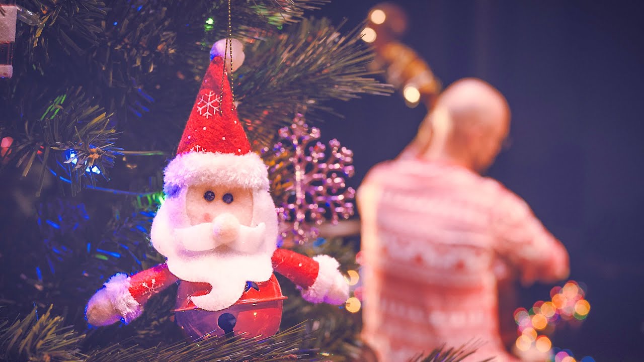 Mira Christmas as a Kid - The Get Right Band en YouTube