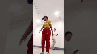 Happy Day Dancing On Thursday Sa Mall 04325