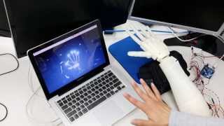 Robotic Hand controlled by Leap Motion