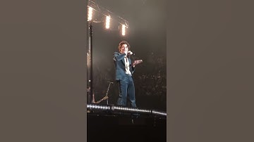 Harry Styles EMBARRASED A Fan 😮