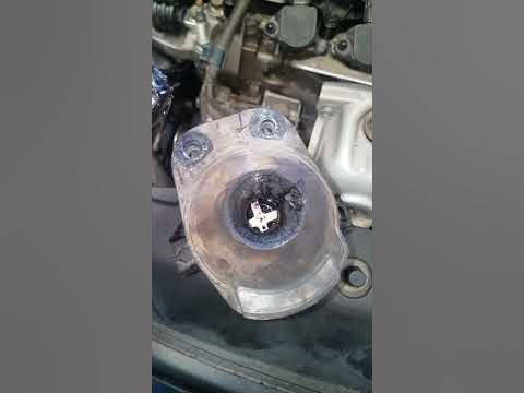 Honda Civic Broken engine mount - YouTube