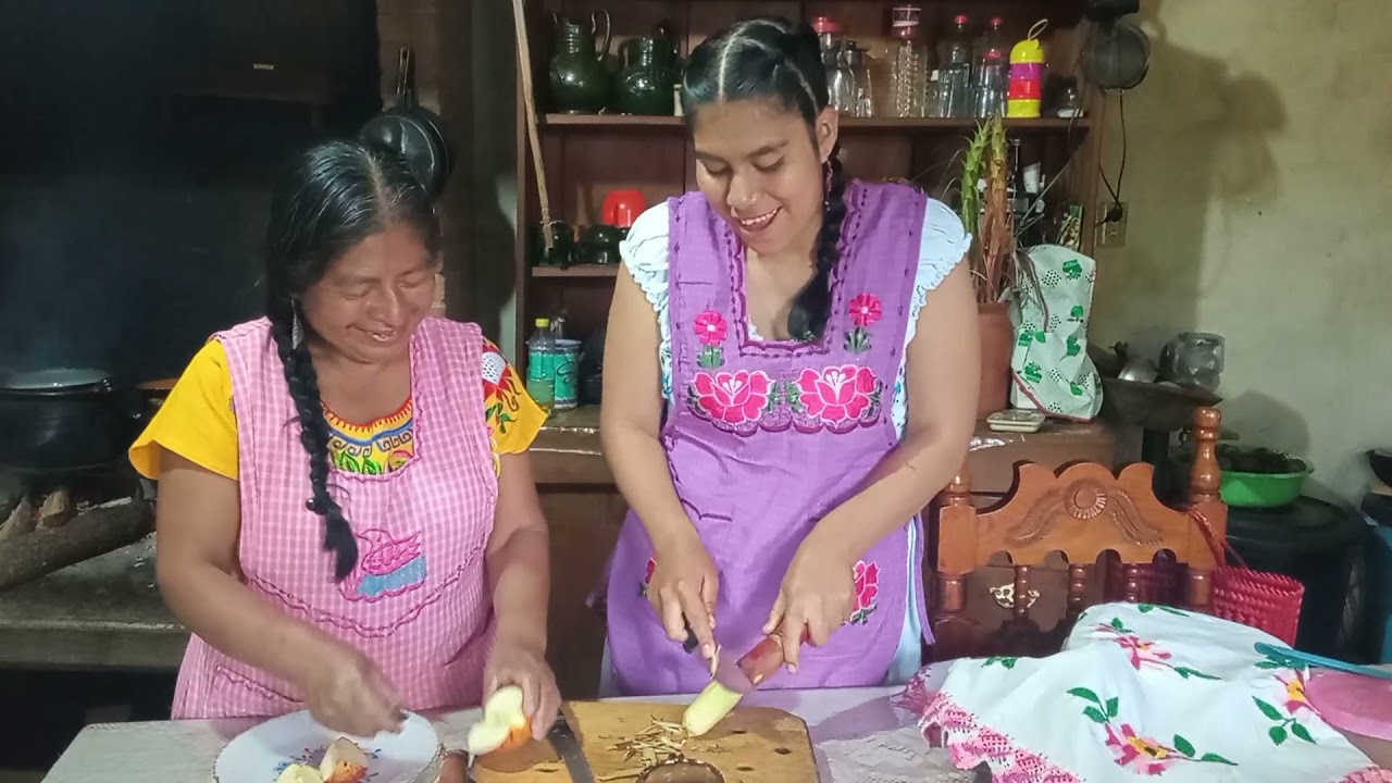 Preparo un rico pozole como le gustaba a mis papá y lo comparto con mi nuera