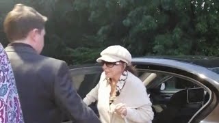 Dame Joan Collins and her husband Percy are running late for their show in Crawley, England 🇬🇧