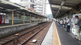 京阪電車京阪山科駅で800系807F普通びわ湖浜大津行き入線シーン（2020年6月28日日曜日）携帯電話で撮影