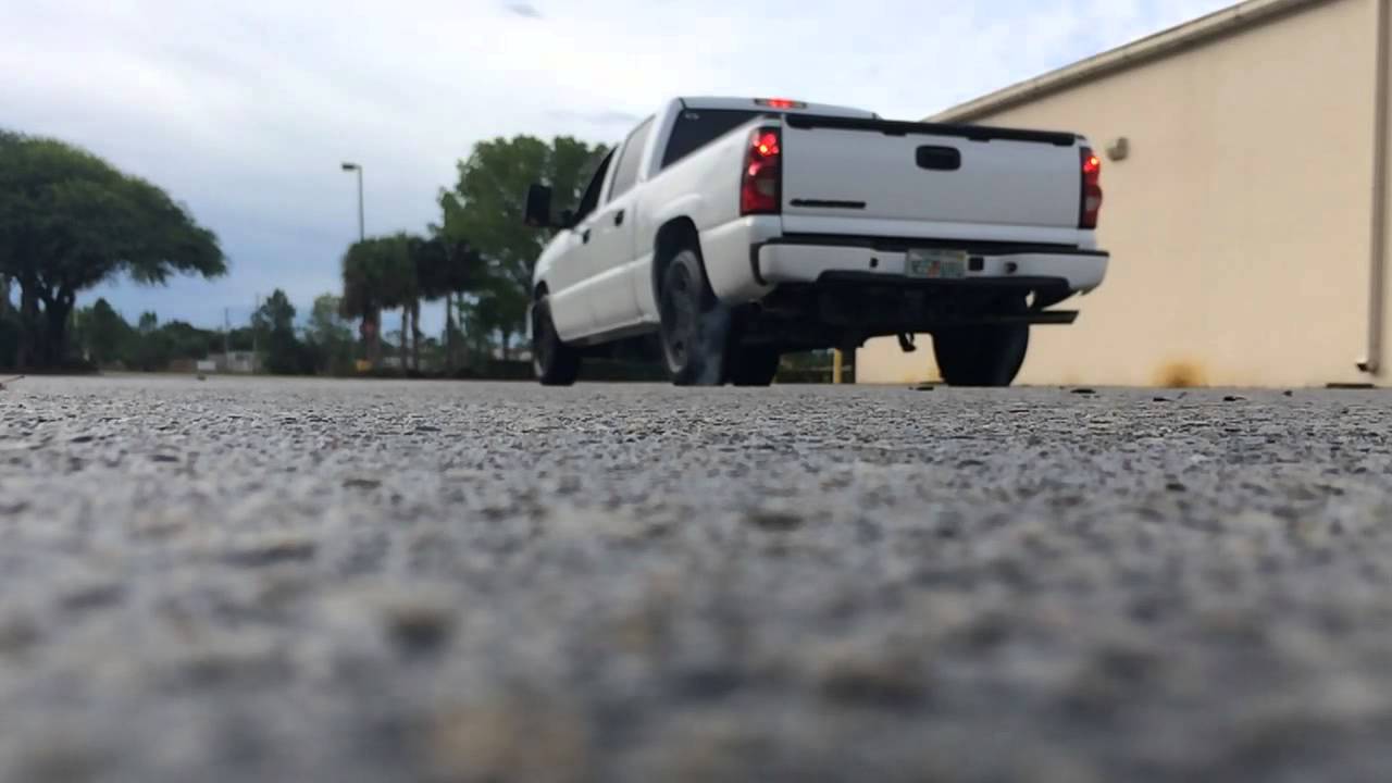 2006 Chevy Silverado 1500 exhaust/burnout - YouTube