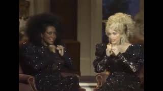 Dolly Parton and Patti LaBelle Playing Their Acrylic Nails (1987)