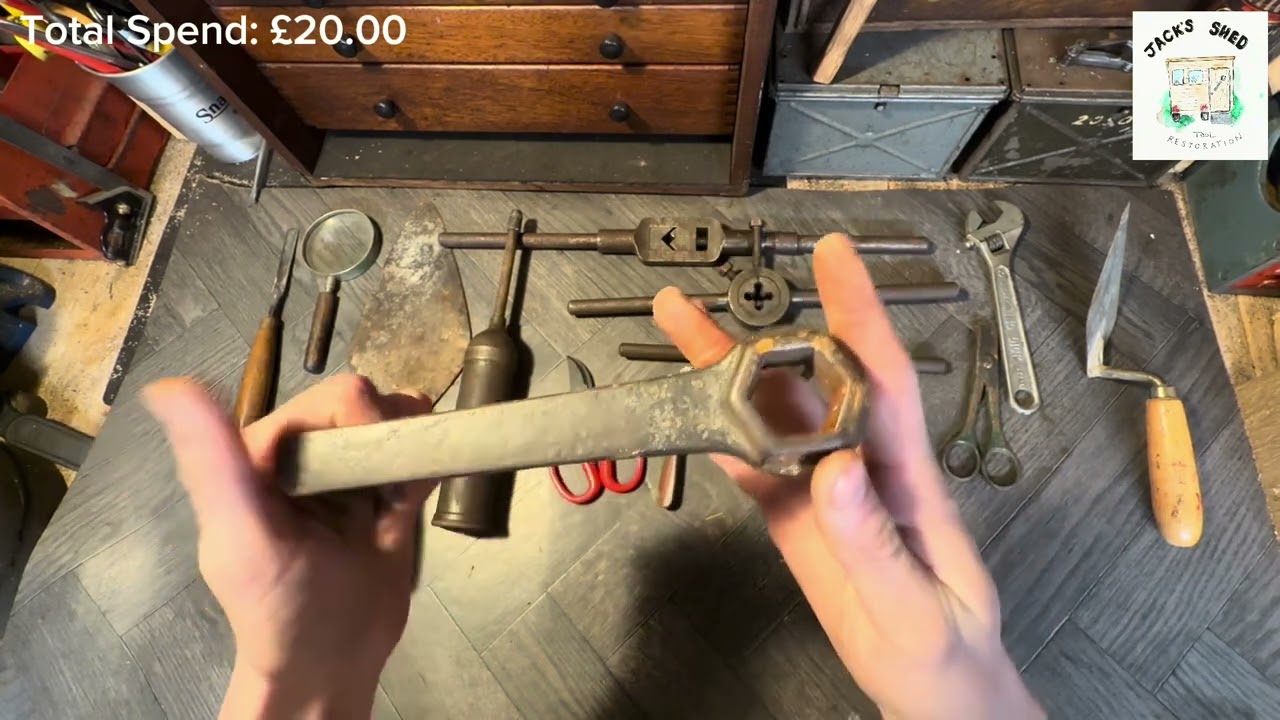 Находка из магазина старых вещей за 20 фунтов: старые инструменты, канистры с маслом и многое дру...