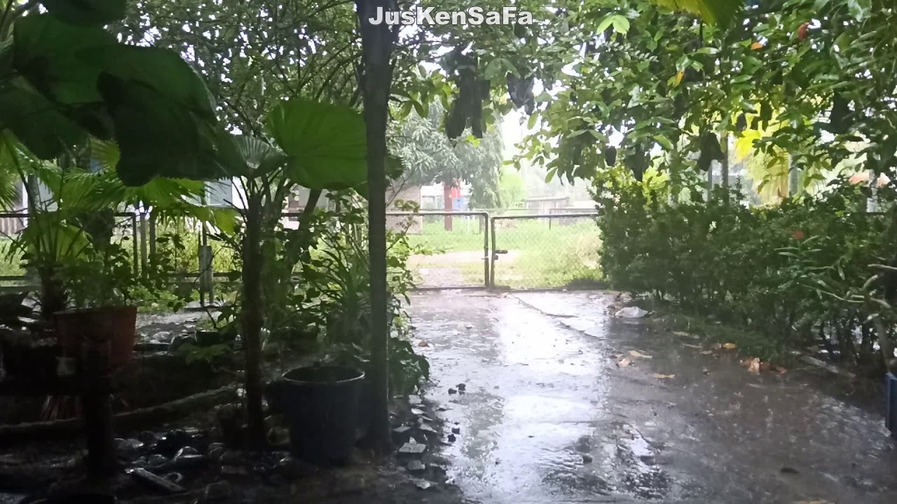 Suasana Hujan Di Siang Hari Membuat Udara Siang Hari 