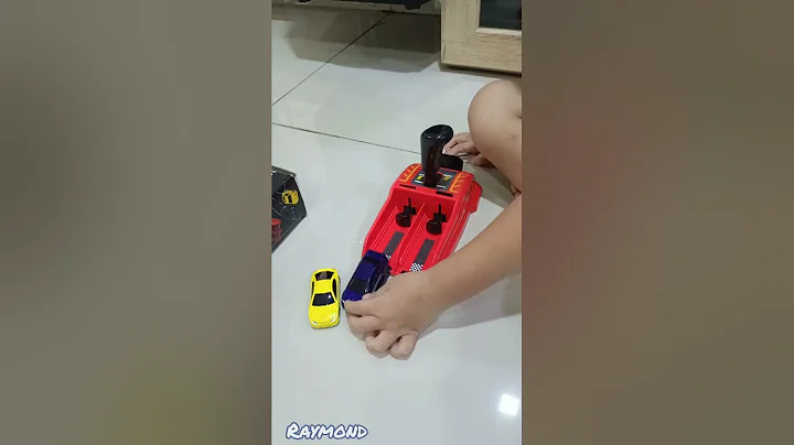 Raymond unboxing mainan mobil-mobilan yayy