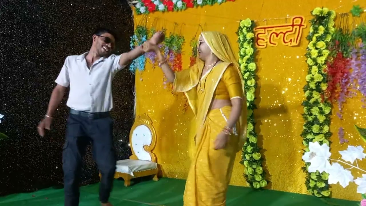 भैय्या और भाभी का औरीजनल डांस 🥳 || हल्दी रस्म में आग लगा दी 🔥🔥 #superhitdance #dance #shadi