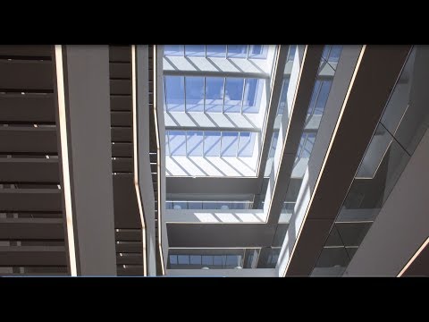 Video: Skylight, Lantai Whitewashed Memerangi Rumah Negara Jerman