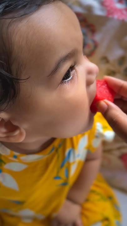 giving-watermelon-to-my-6-month-baby-for-the-first-time-summer-baby