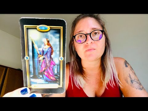 TAROT RAINHA DE ESPADAS ✨ — força, independência e muita clareza de visão! Ela faz o reino dela!