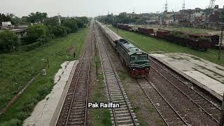 7Up Tezgam Express before time passing through from Lahore cantt station with great track sound.