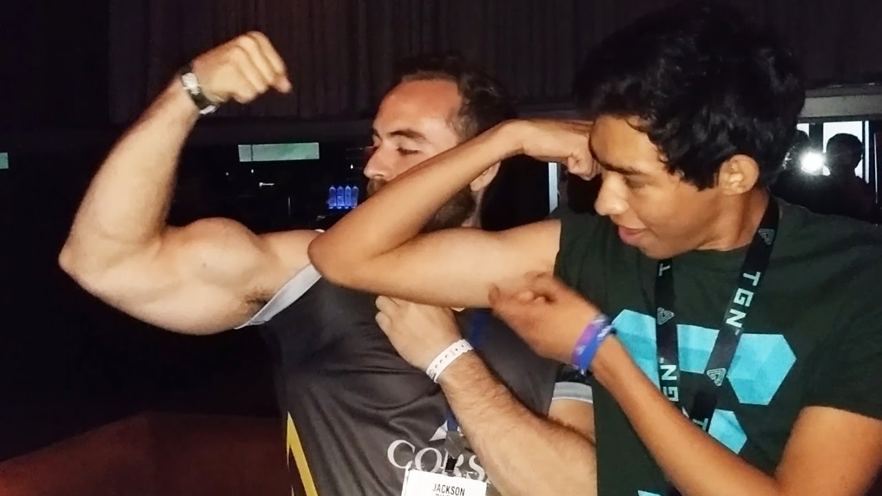 videos graciosos para facebook FUERZA DE MANOS, E3 2015 Y DISNEYLAND - Vlog | Fernanfloo