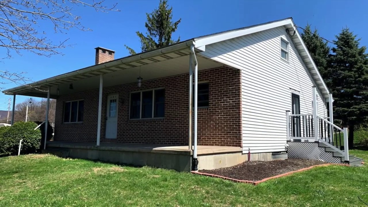 Virtual Tour   427 S 4th St, Hamburg PA 19526!