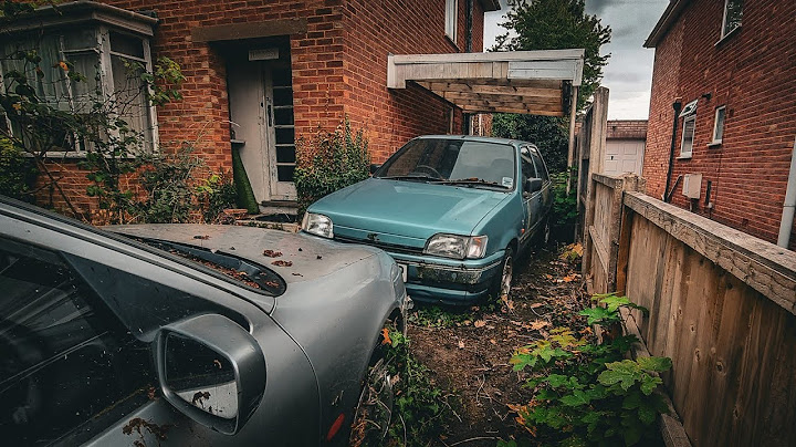ABANDONED House with RETRO CARS We Find some very RARE cars Ford fiesta Alfa Mercedes   | IMSTOKZE