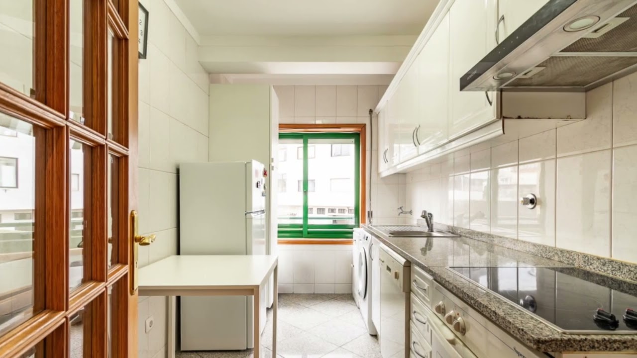 Amplo T1+1 com Varanda e Garagem, Mobiliado e Equipado| Areosa – Paranhos | Junto às Universidades