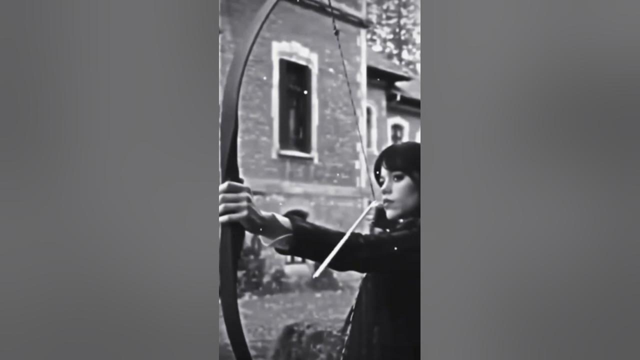 венсдэй улибнулася🖤 - YouTube