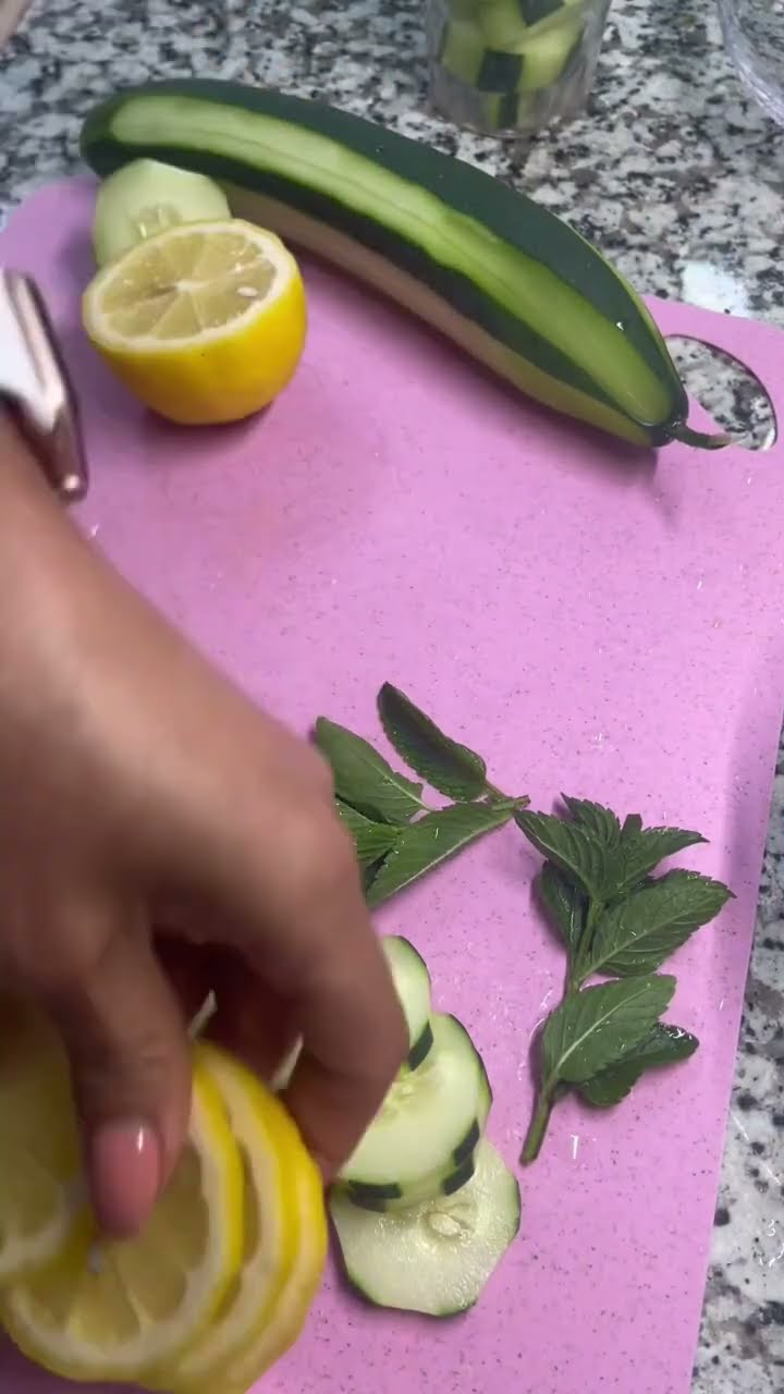 Agua Fresca De Pepino Limon Y Menta sugarfree healthy calor YouTube Agua Fresca De Pepino Limon Y Menta sugarfree healthy calor YouTube