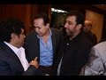 حكيم يقدم العزاء لإيهاب توفيق