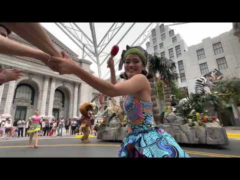 Universal Studios Singapore Madagascar’s Conga in the Concrete Jungle (Opening Day)