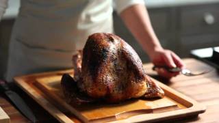 Carving a turkey can be an intimidating idea if you don't know the
correct technique. in this video, williams-sonoma culinary expert
amanda shares few tips...