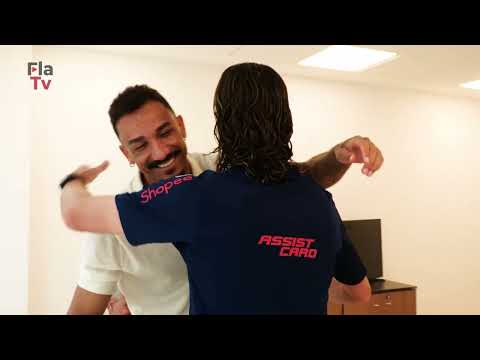 Primeiros momentos de Danilo no Ninho do Urubu