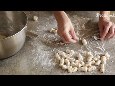 Wideo: Jak Zrobić Grzybowe Gnocchi