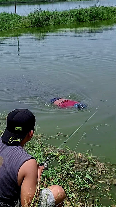 bantuin orang mancing tenggelam #komedi #lucu