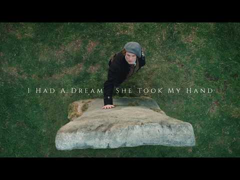 She Took My Hand (Jamie/Claire - Outlander) [8x10 spoilers]