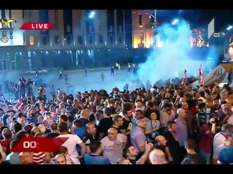 პარლამენტის შენობასთან აქციის დაშლა დაიწყეს, სპეცრაზმმა ცრემლსადენი გაზი გაუშვა