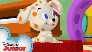 Mickey And Friends Babysit A Puppy Mickey Mornings Mickey Mouse Clubhouse Disney Junior