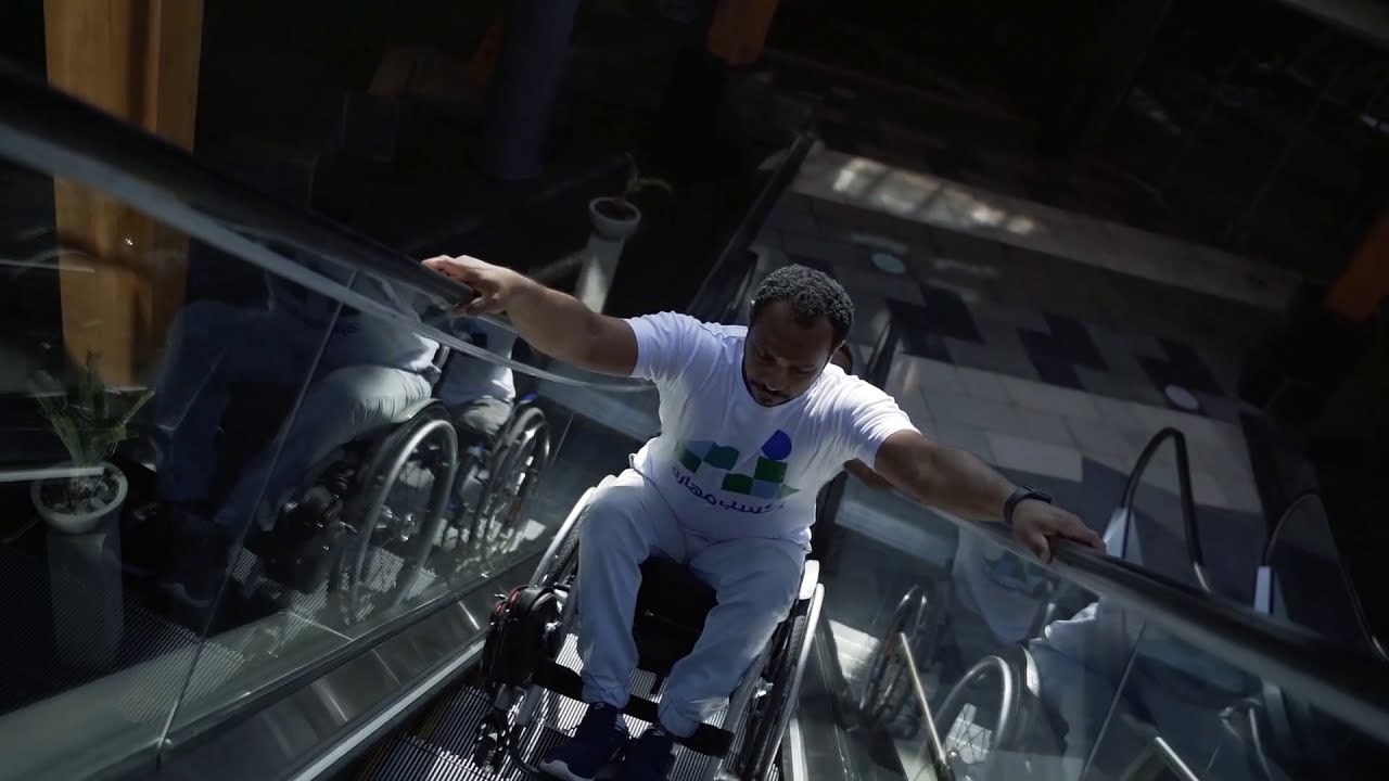 #اكسب_مهارة [ 1 ] مهارة دفع شخص على كرسي متحرك في الأرض المستوية والغير مستوية.