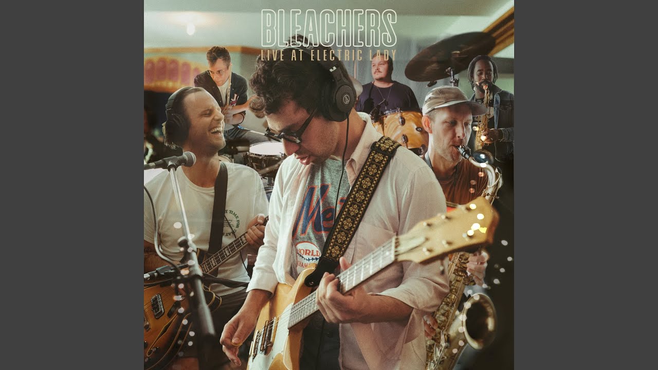 Strange Behavior (Recorded at Electric Lady Studio) auf YouTube ansehen Strange Behavior (Recorded at Electric Lady Studio) auf YouTube ansehen